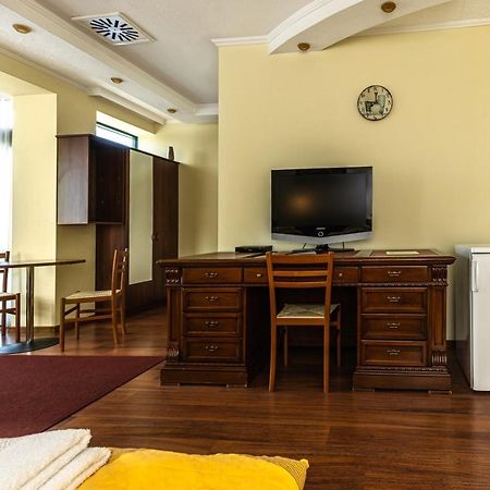 Отель Napfeny Panzio Es Rendezvenyhaz Кечкемет Экстерьер фото